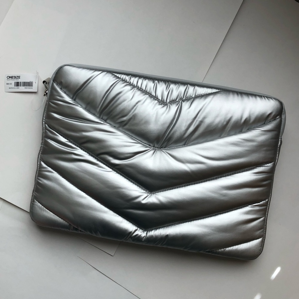 Silver Puffy Laptop Tablet Protector Holder NWT